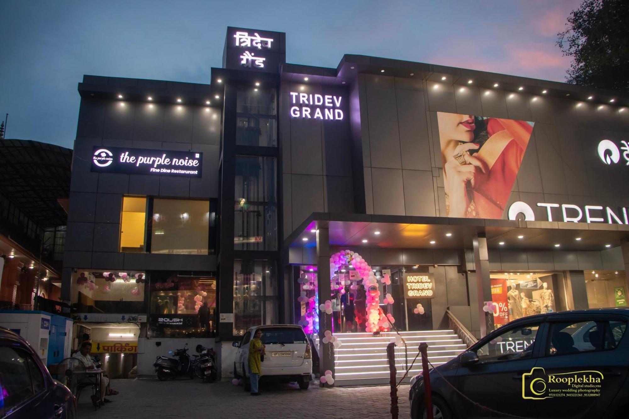 Hotel Tridev Grand Varanasi Exterior foto